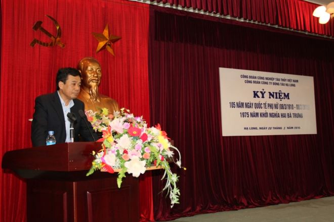 Đồng chí Nguyễn Tuấn Anh – Bí thư Đảng ủy, Tổng giám đốc Công ty phát biểu với chị em tại Lễ kỷ niệm.