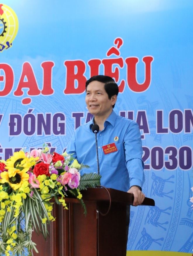 Đồng chí Trần Bá Thành – Chủ tịch Công đoàn Tổng Công ty phát biểu chỉ đạo