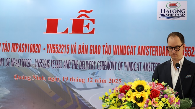 Mr. Willem van der Wel – Đại diện chủ tàu BMC phát biểu tại buổi lễ. 